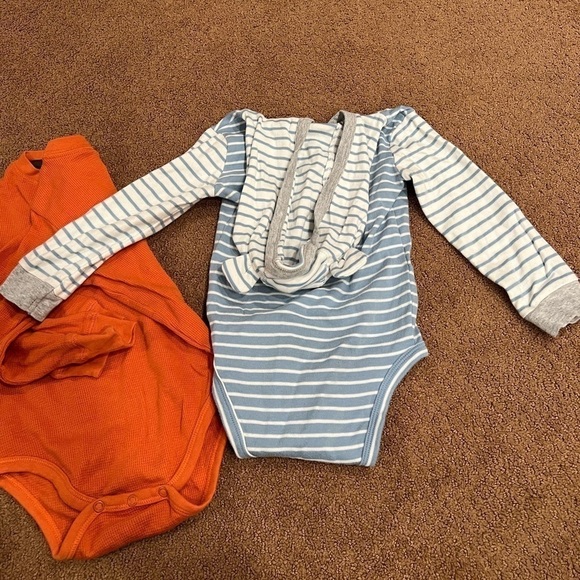 Bundle of 2 Boys 24 Months Long Sleeve Onesies - Picture 5 of 5